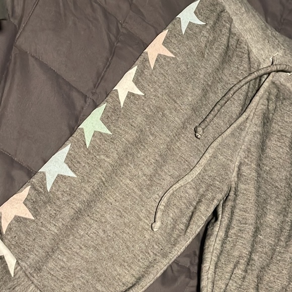 ⭐️Wildfox⭐️🦊Jogger Set EUC!  Loungewear Sweatsuit Gray w/ Stars Hoodie Size XS - Picture 11 of 12
